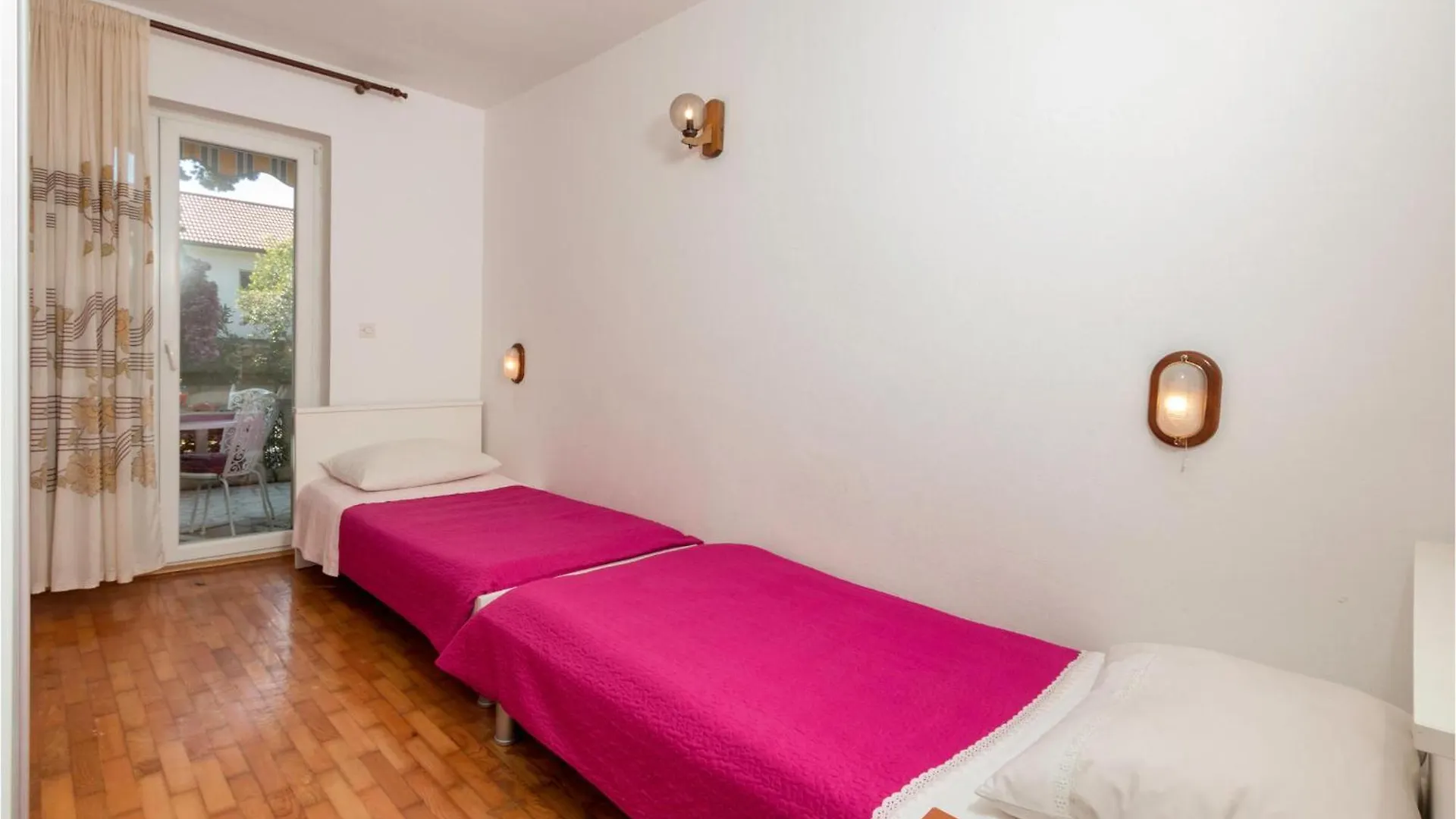 Stunning Apartment In Pula With Kitchen