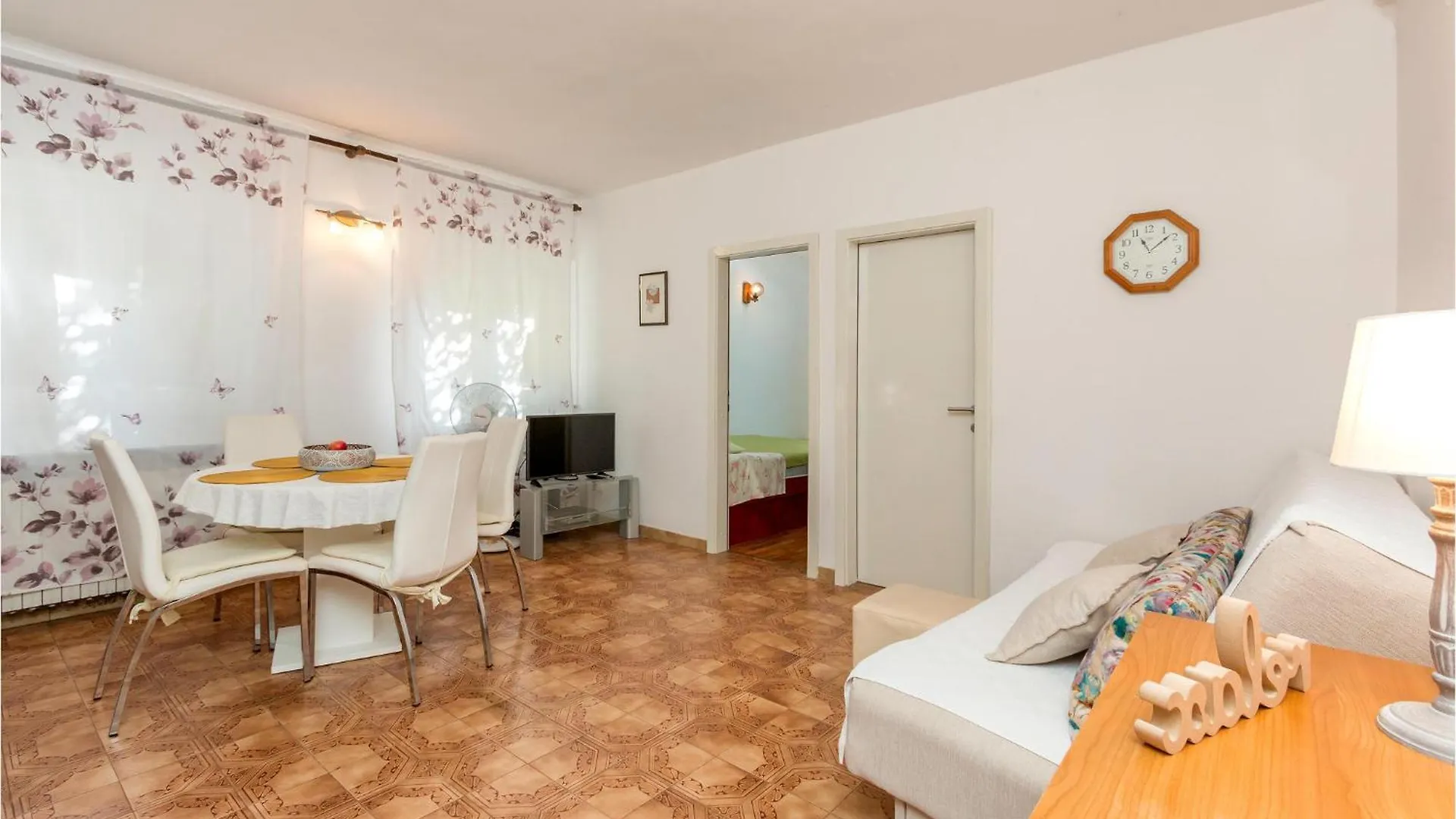 Stunning Apartment In Pula With Kitchen